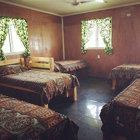 The Village Backpackers นูคูอาโลฟา ภายนอก รูปภาพ