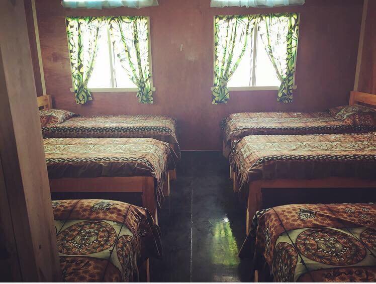 The Village Backpackers นูคูอาโลฟา ภายนอก รูปภาพ