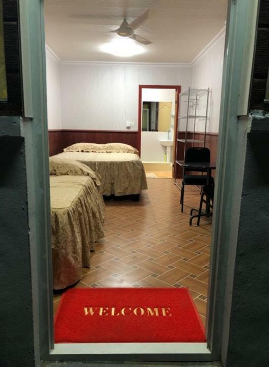 The Village Backpackers นูคูอาโลฟา ภายนอก รูปภาพ